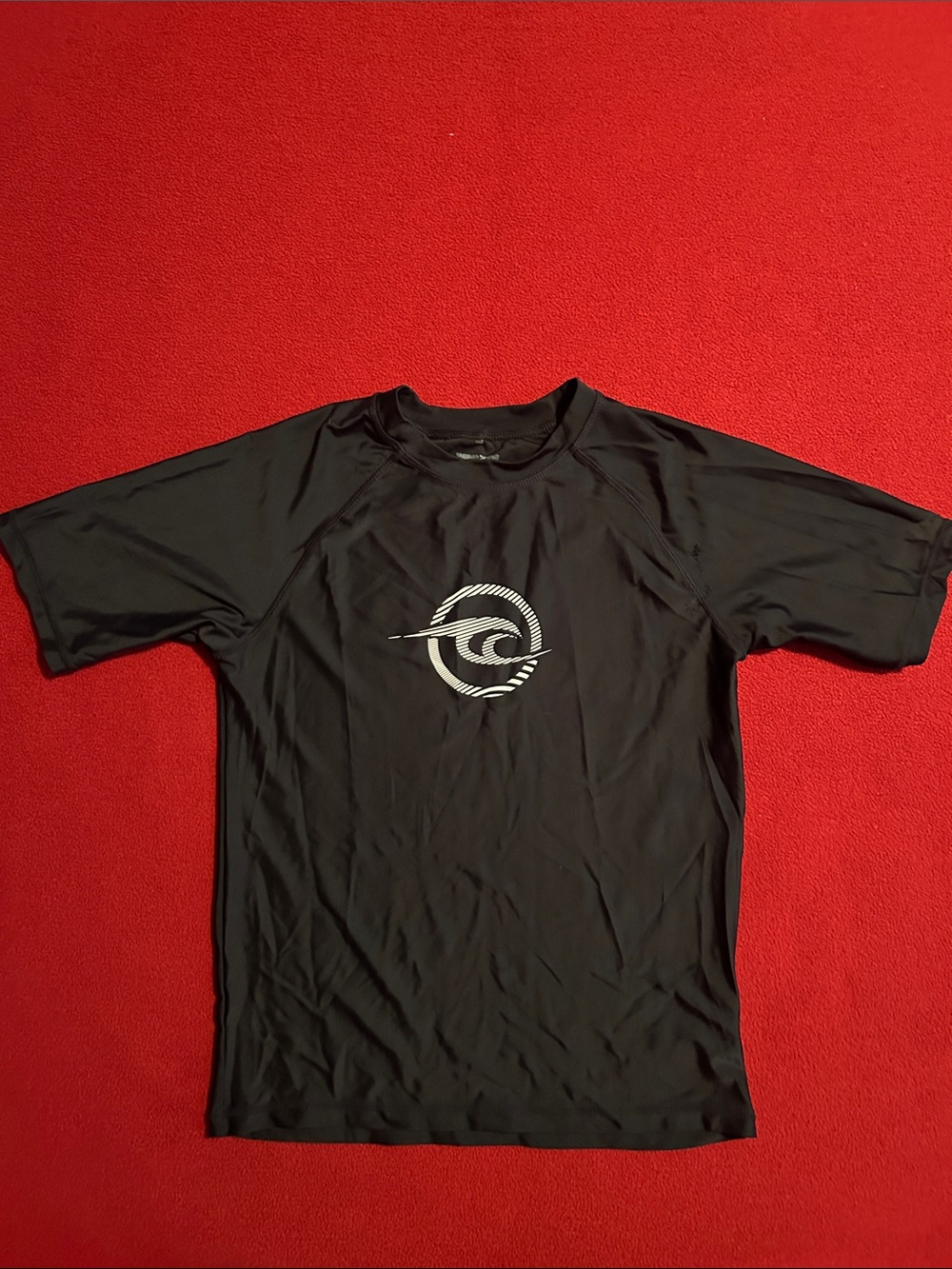 Wave Zone Black Kids Short-Sleeve Rashguard with Center Graphic